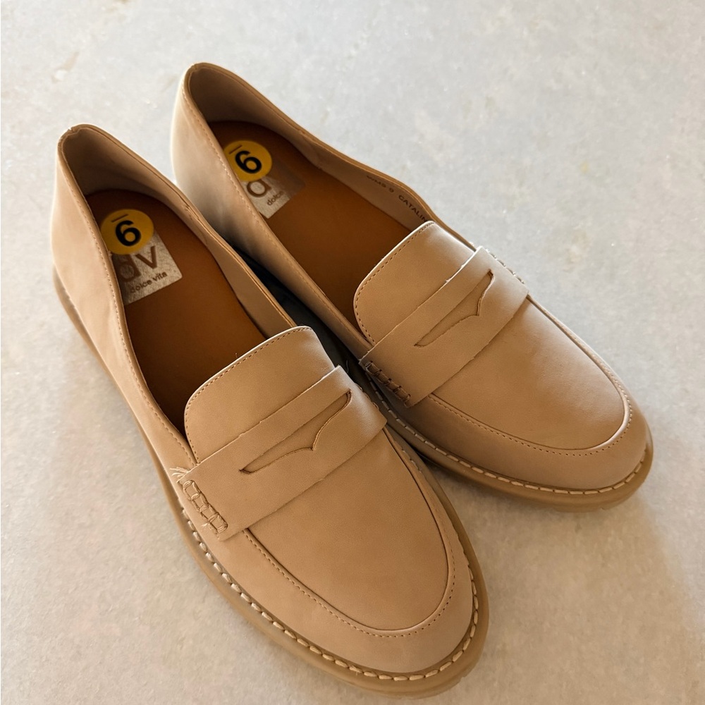 Dolce Vita Women's Crisp Slip-On Lug Loafer Flats in Dune